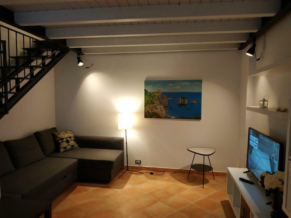 Marina Blu Rooms カステッランマーレ・デル・ゴルフォ エクステリア 写真